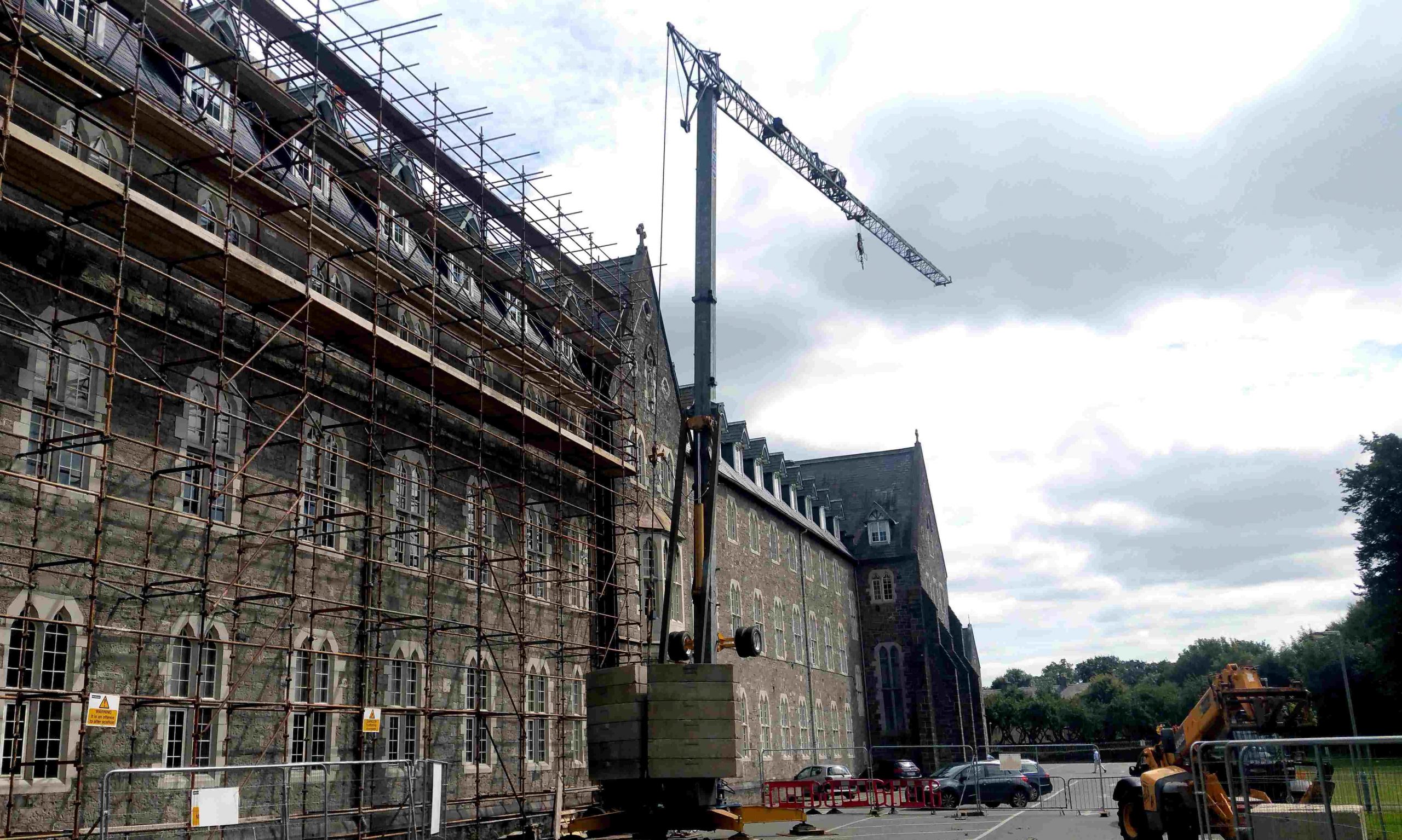 Self Erecting Crane at Maynooth University Self Erecting Crane at Maynooth University