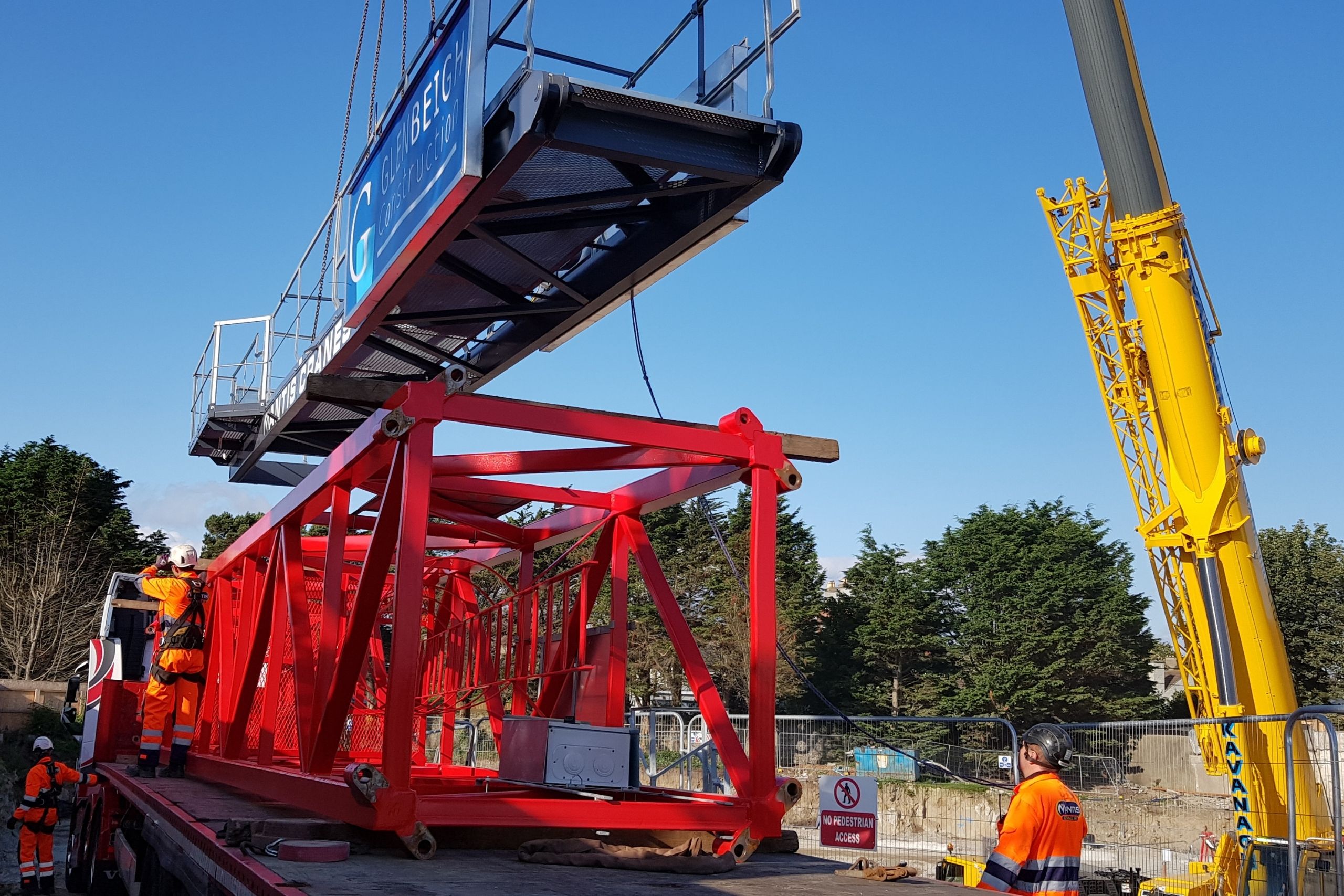 Mantis Cranes erecting a Saez Tower Crane