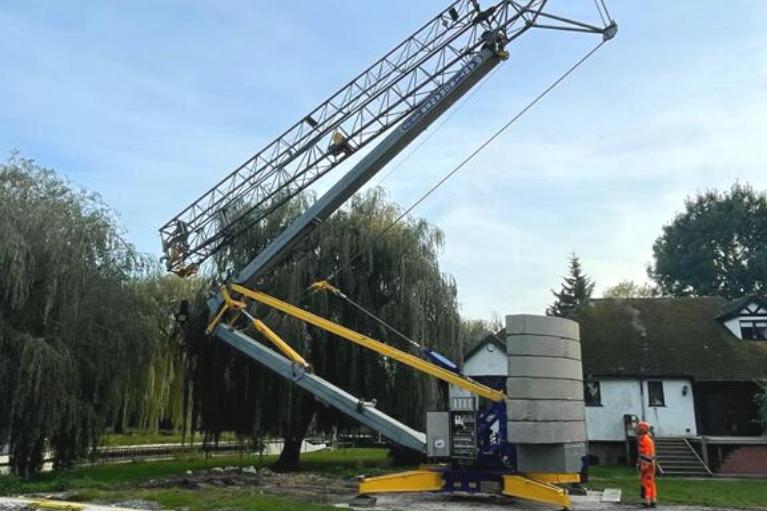Mantis cranes 35.10 self erecting crane on site near to the river Thames