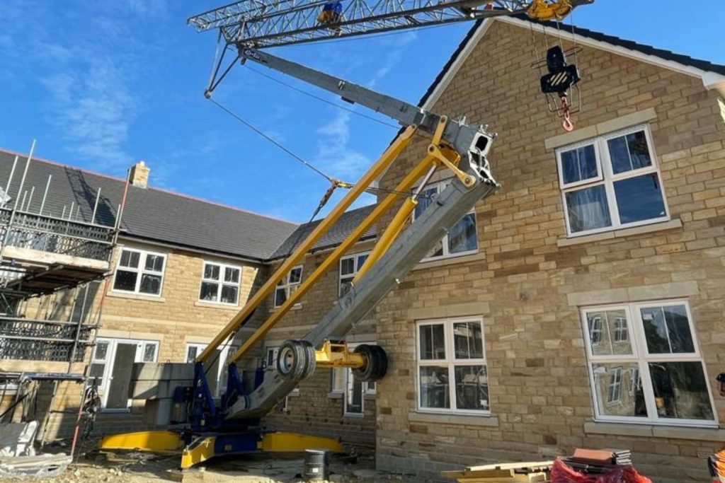 Mantis 35.10 pedestrian operated, self erecting tower crane on a site with restricted access