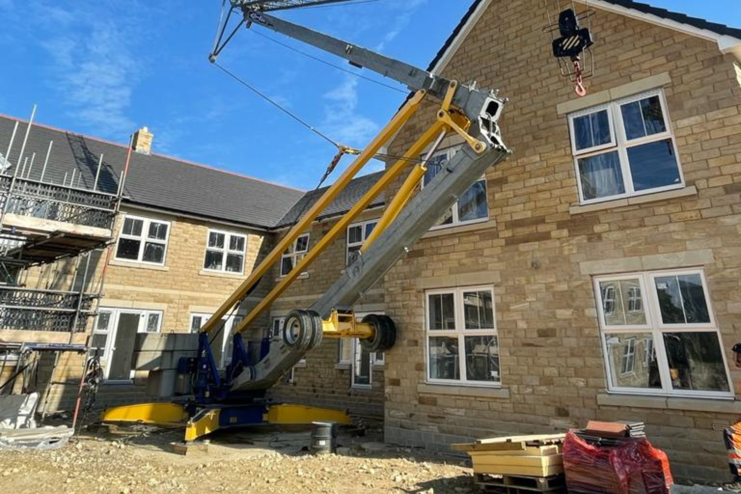 self erecting tower crane from mantis Cranes UK