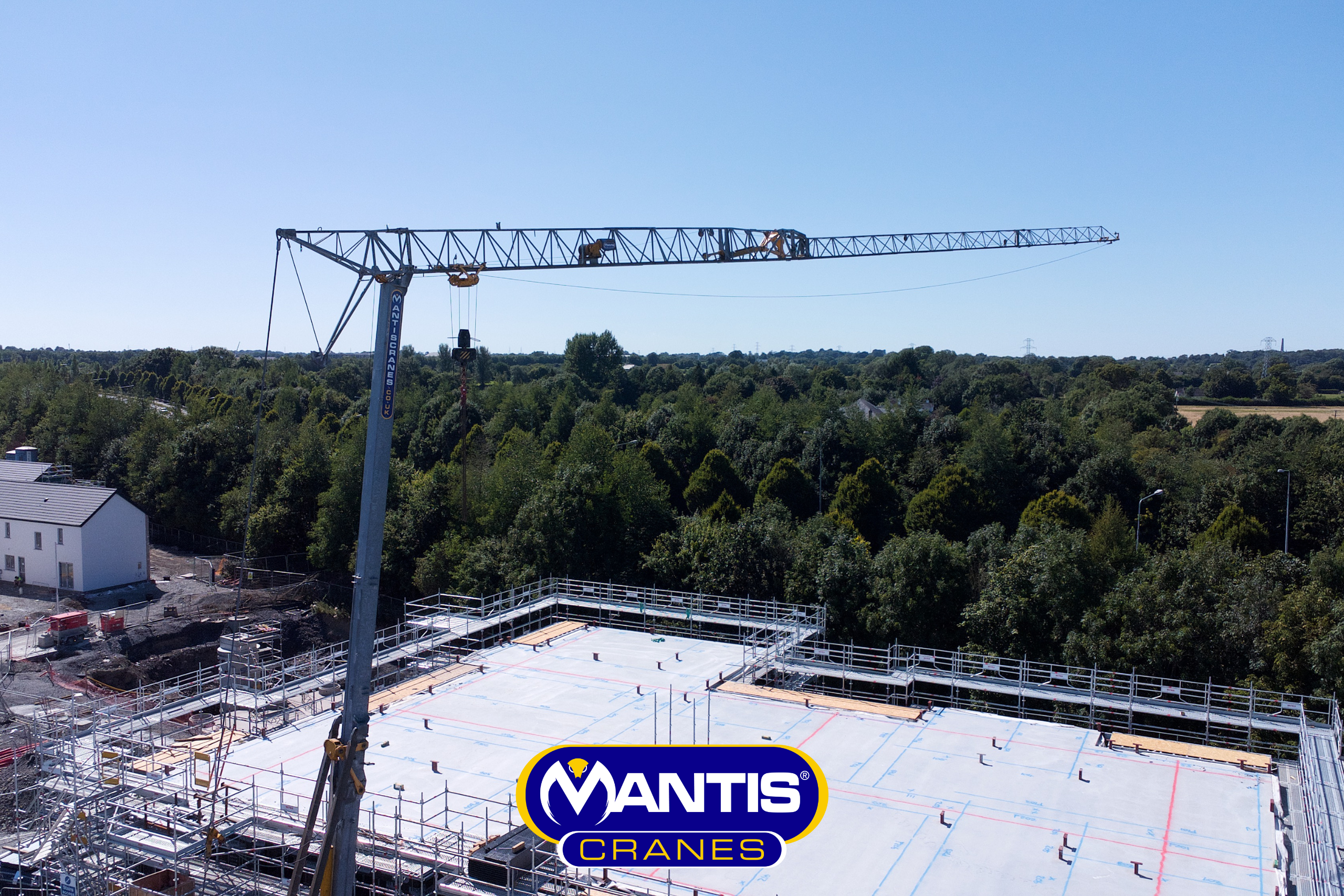 self erecting tower crane hire ireland A photo of a self erecting tower crane