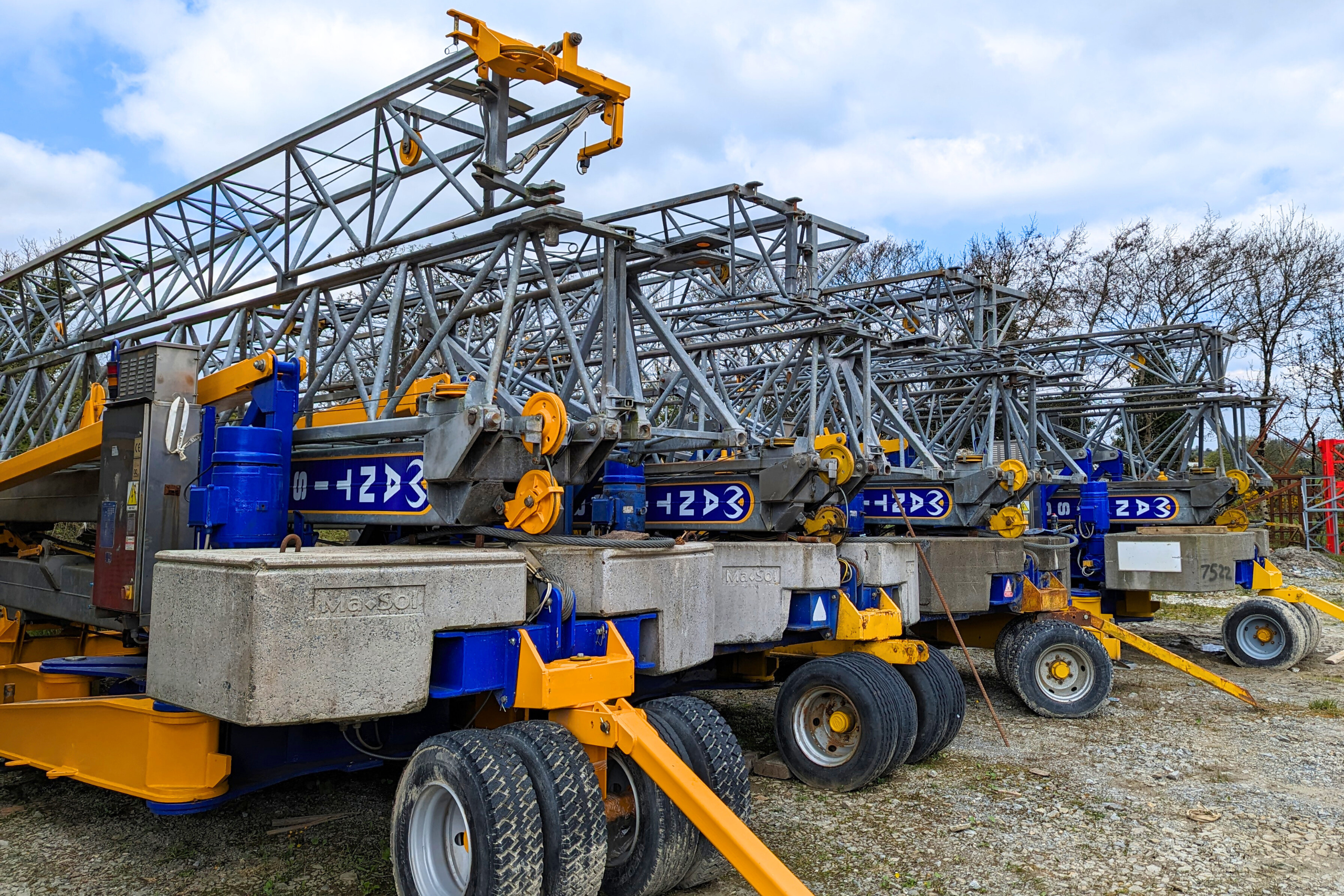 self erecting tower crane A photo of self erecting tower cranes for sale in the Mantis Cranes yard