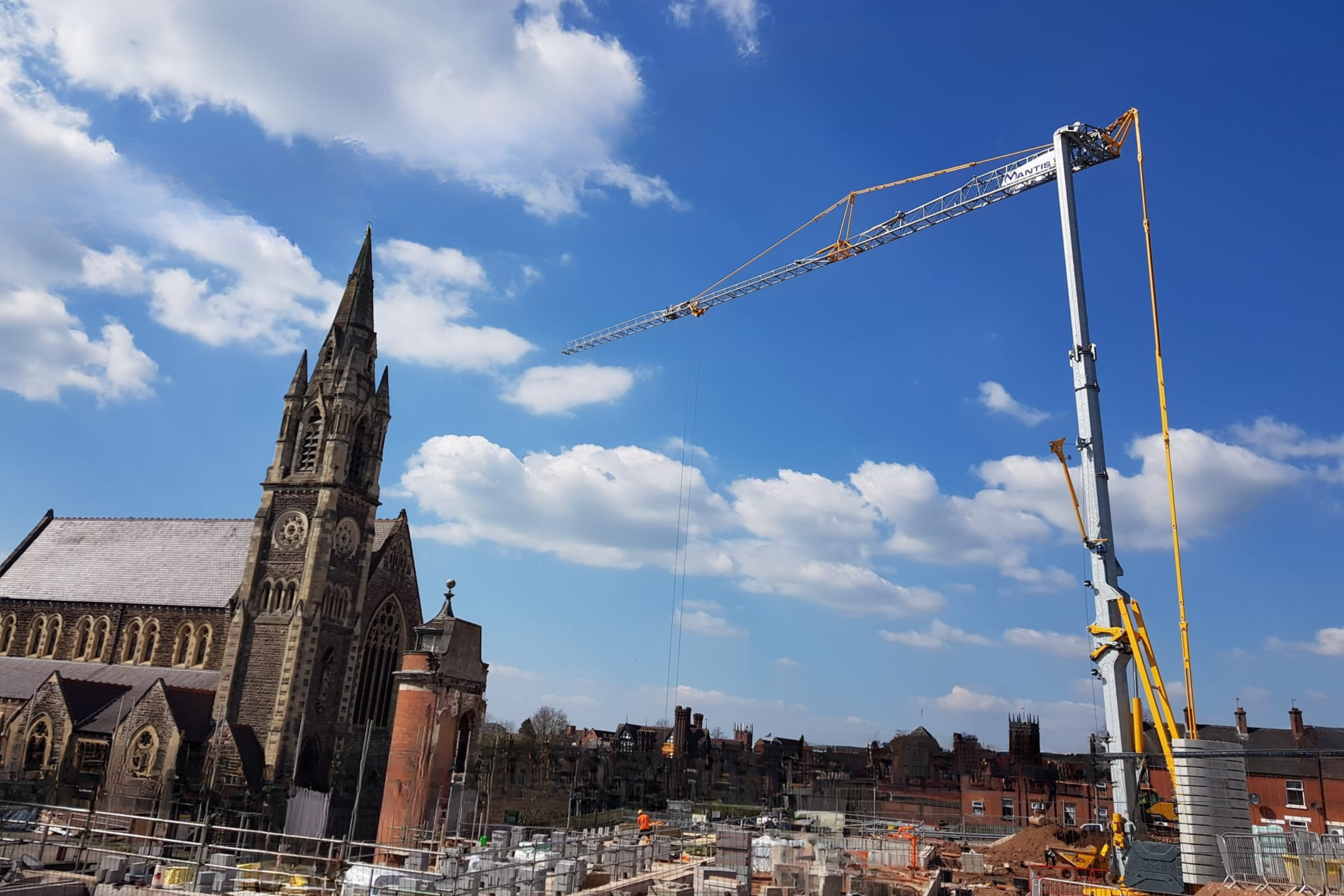 a photo of a self erector crane from mantis cranes